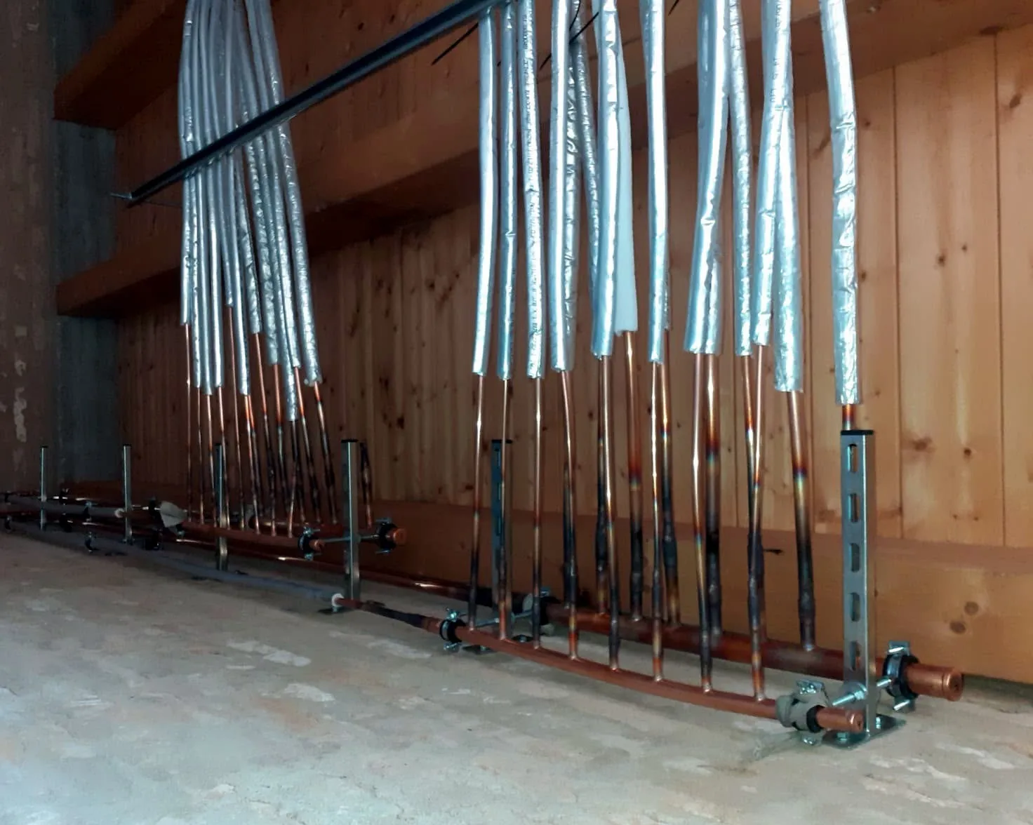 Posa in opera: collettore in rame con linee frigorifere isolate